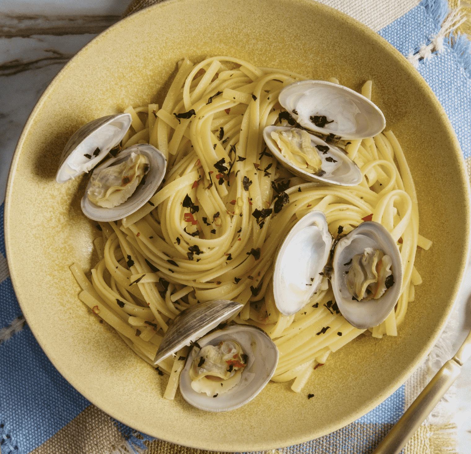 Linguine with Littleneck Clams in White Wine Sauce